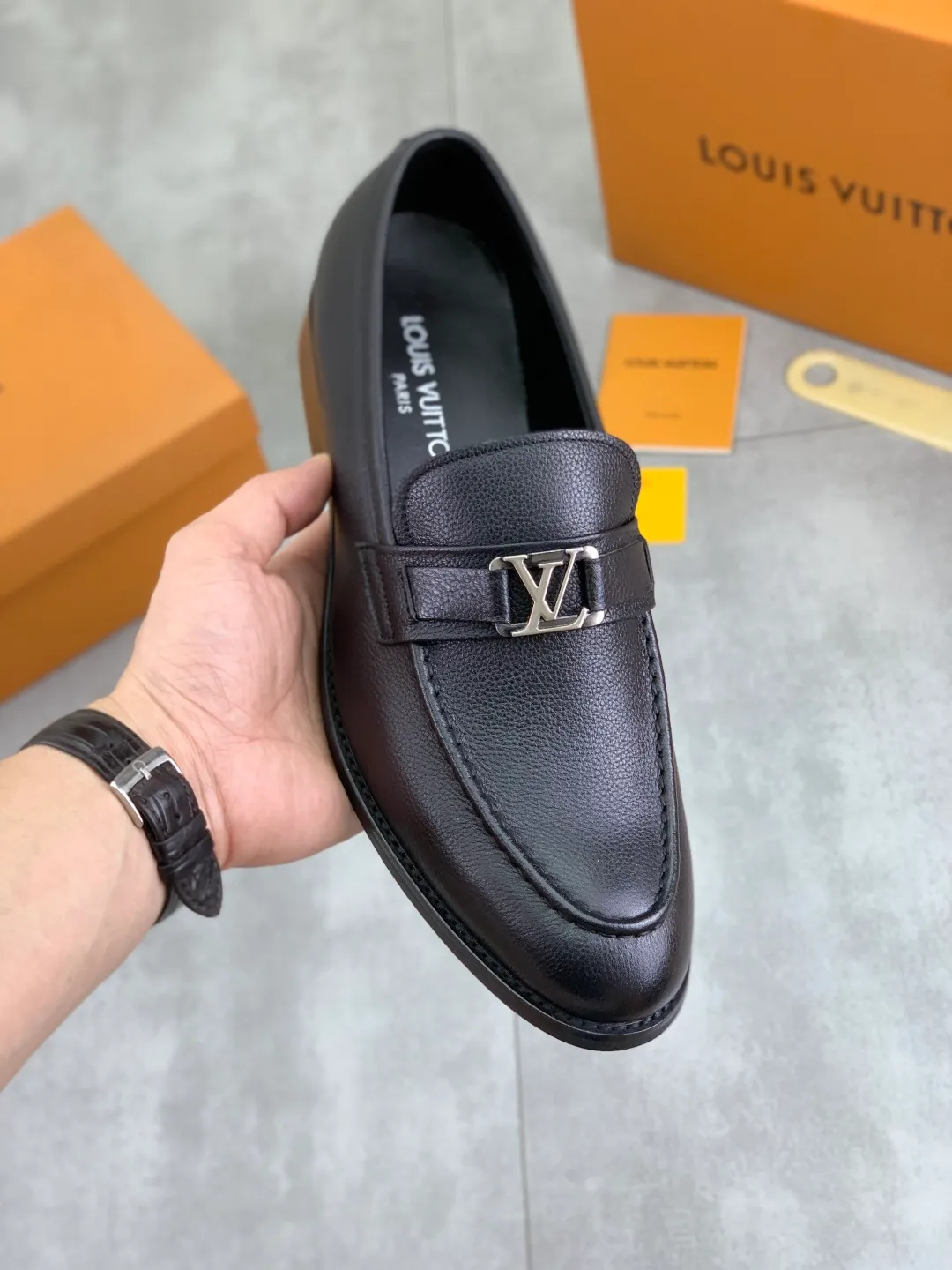 Men's Men's Shoes 💰P420 [New Style] 💰Yangli💎💎💎[Louis Vuitton] LV high-end men's formal business leather shoes, original order 1:1! Original imported calfskin, original metal buckle, imported sheepskin lining for feet, original outsole, men's shoe size: 39-45 (38.46 customized) black optional